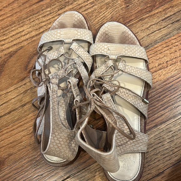 Vince Camuto sandals in good condition - Picture 15 of 15